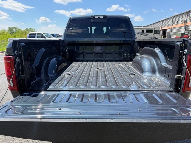 New 2026 RAM 3500 Laramie AWD/4WD image 9