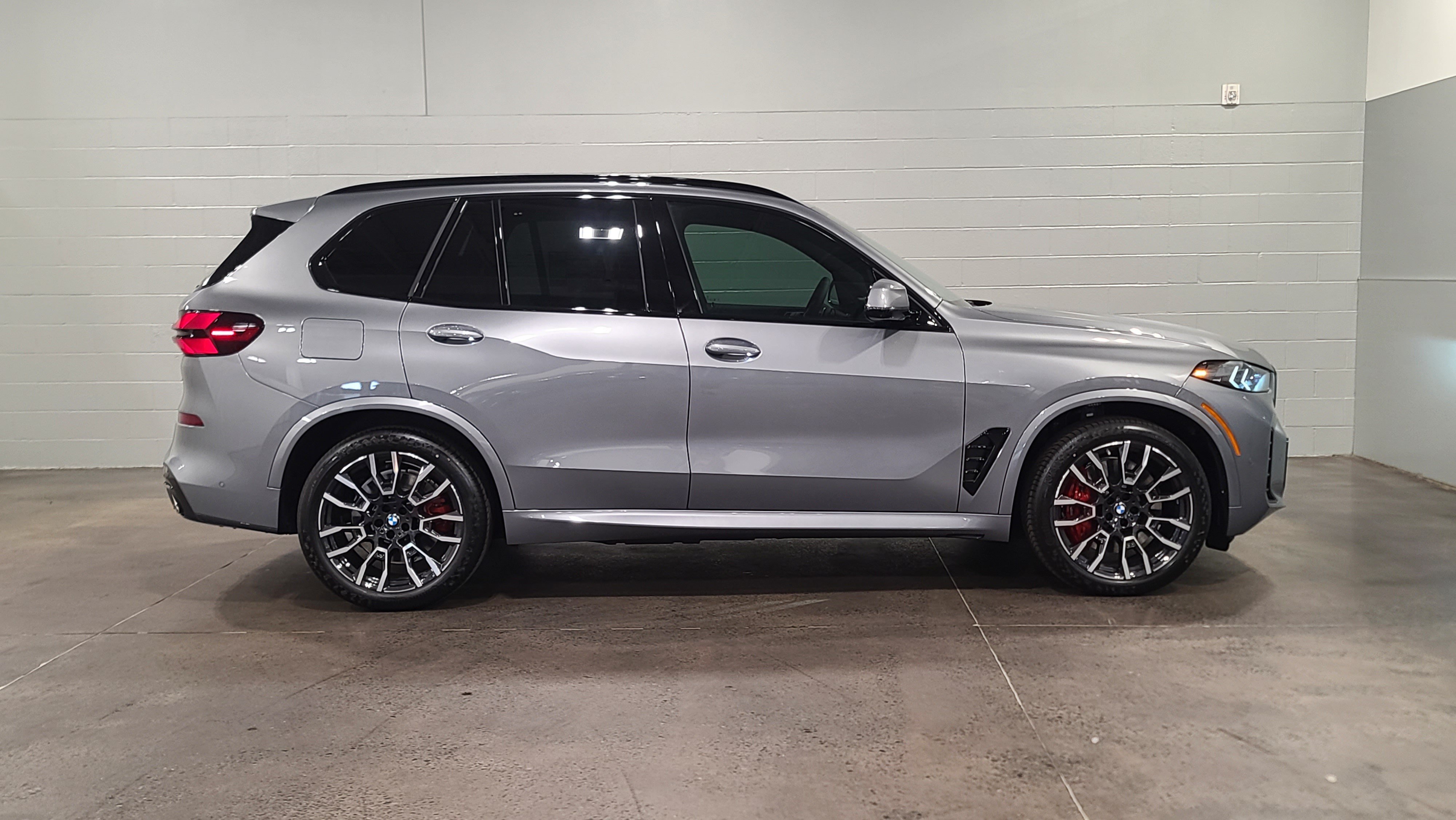 Used 2026 BMW X5 xDrive50e w/ M Sport Package AWD/4WD image 9
