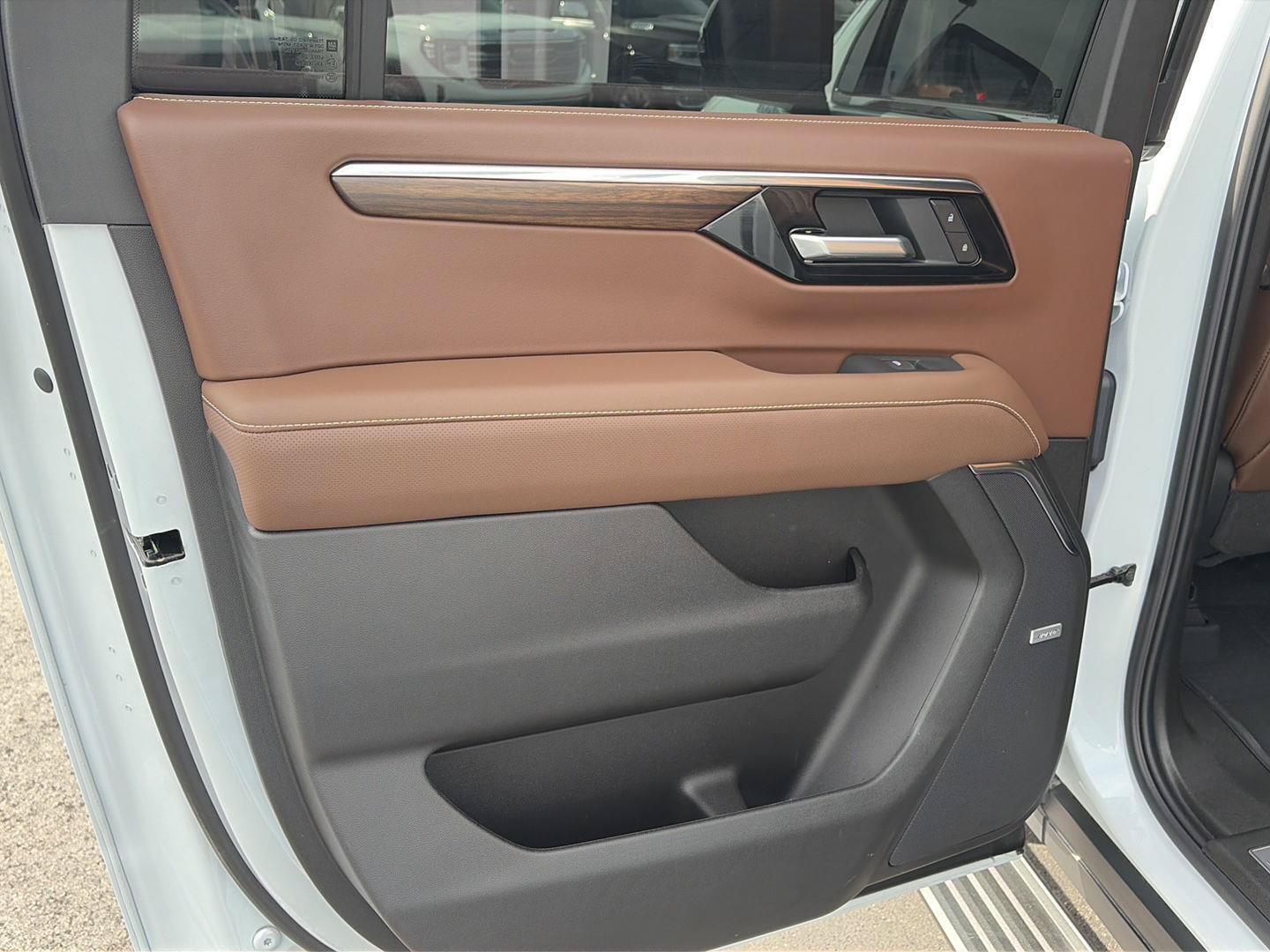Used 2026 Chevrolet Suburban High Country AWD/4WD image 14