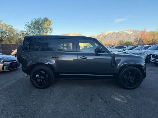 Used 2025 Land Rover Defender 110 X-Dynamic SE image 6