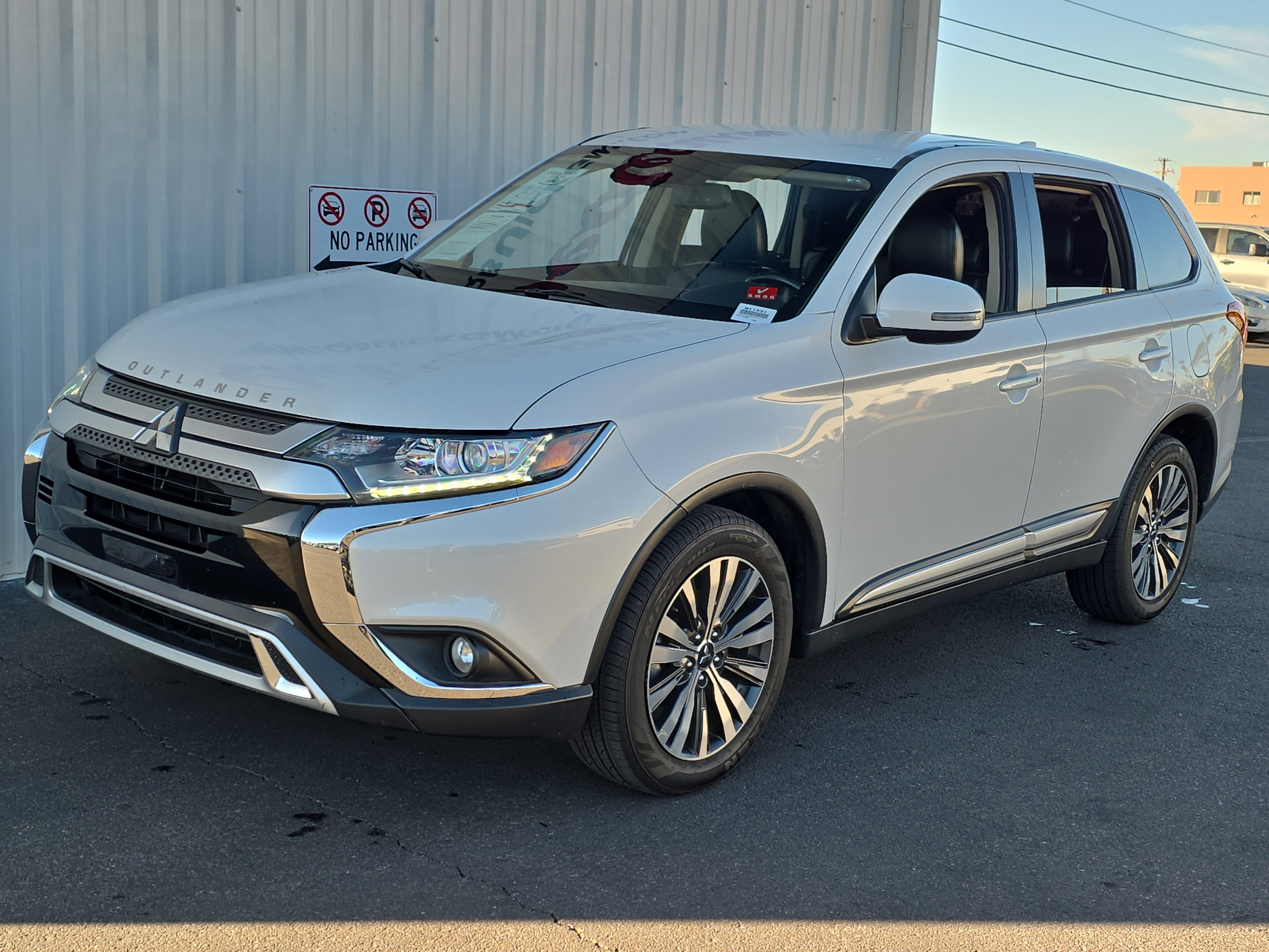 Used 2020 Mitsubishi Outlander SE image 3