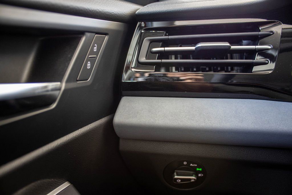 New 2025 Volkswagen Jetta SE image 31