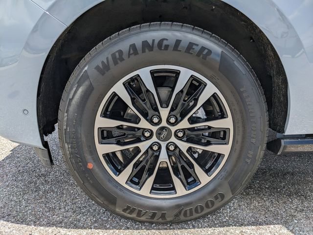 Used 2025 Ford Expedition Platinum AWD/4WD image 10