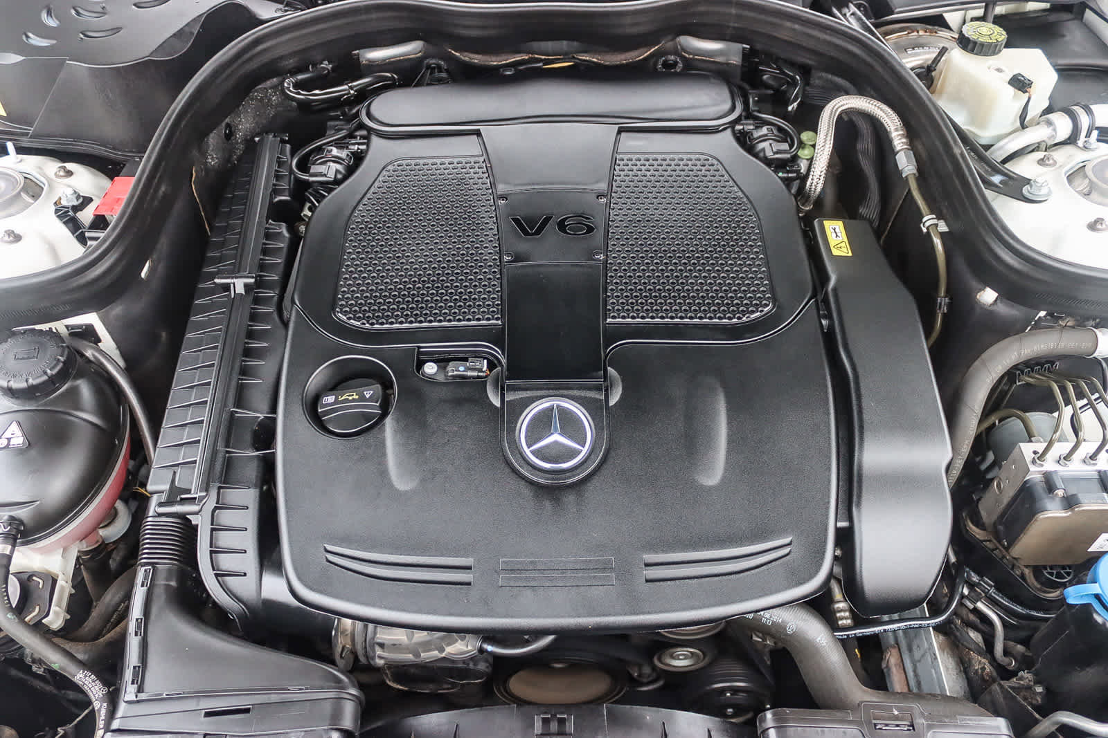 Used 2014 Mercedes-Benz E 350 4MATIC Sedan image 26