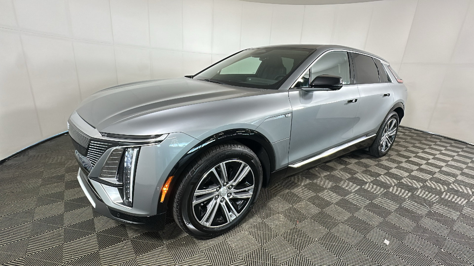 Used 2024 Cadillac Lyriq Luxury AWD/4WD image 7