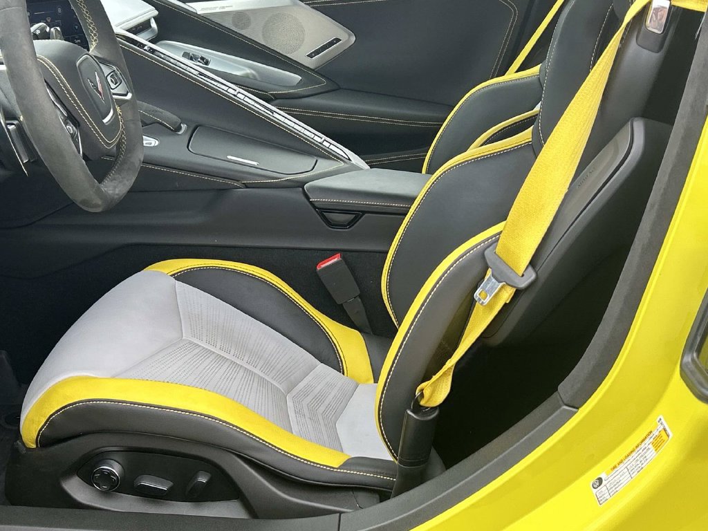 Used 2021 Chevrolet Corvette Stingray Premium Cpe w/ Z51 Performance Package RWD image 18