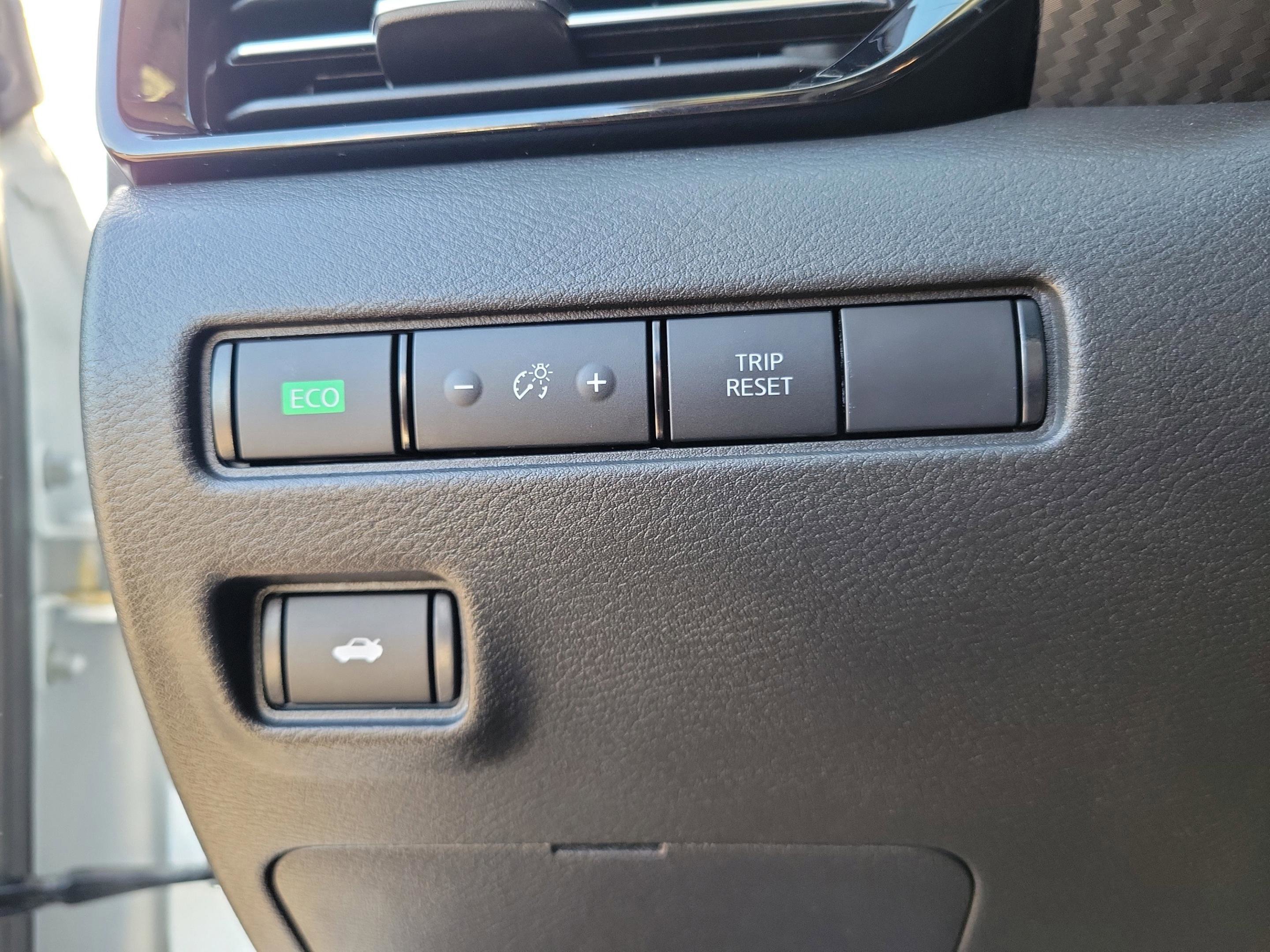 Used 2025 Nissan Sentra SR w/ SR Premium Package image 19