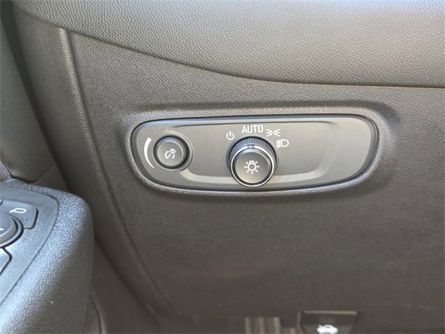 Certified 2022 Chevrolet Equinox RS w/ Infotainment Package image 37