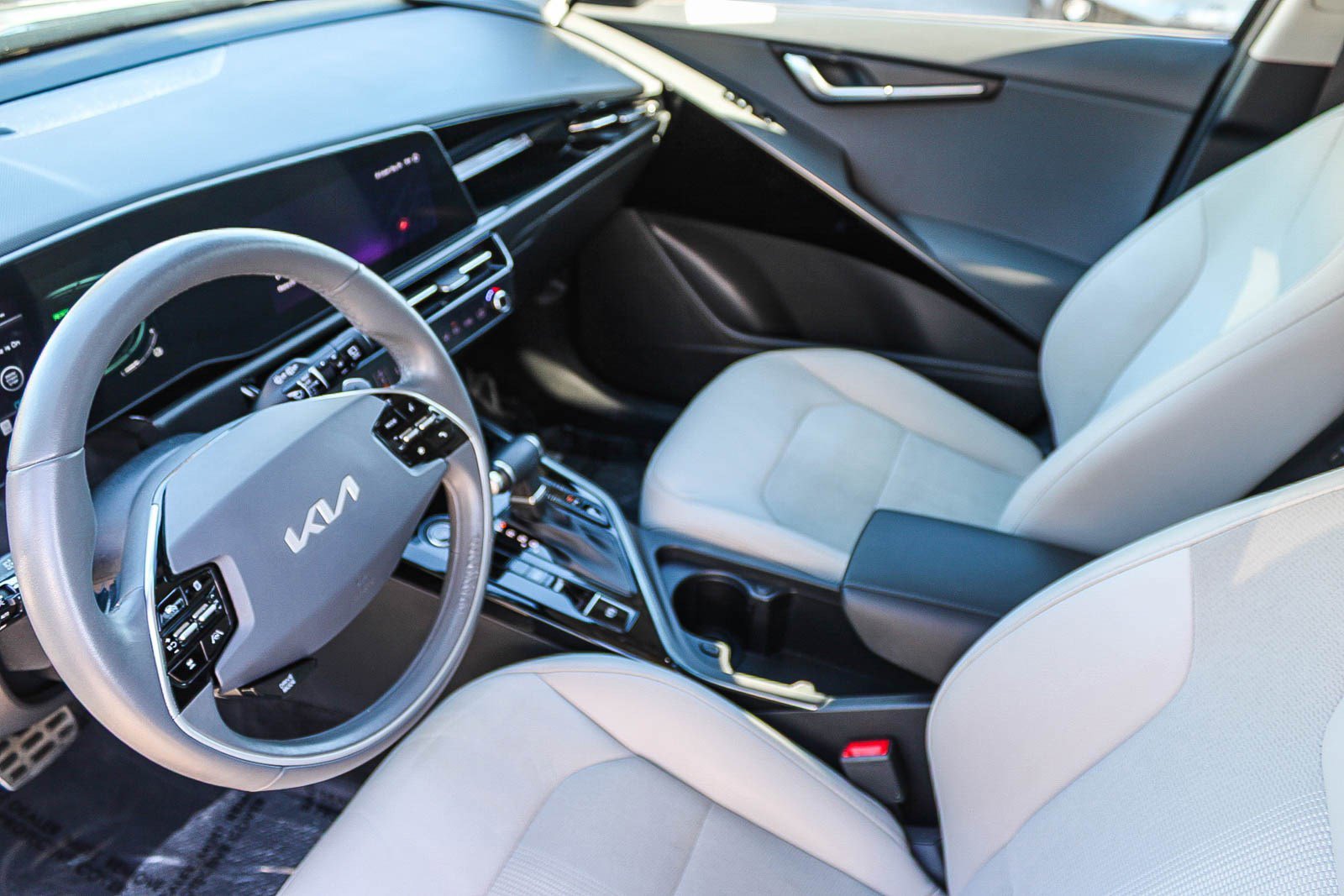 Used 2023 Kia Niro EX Touring image 18