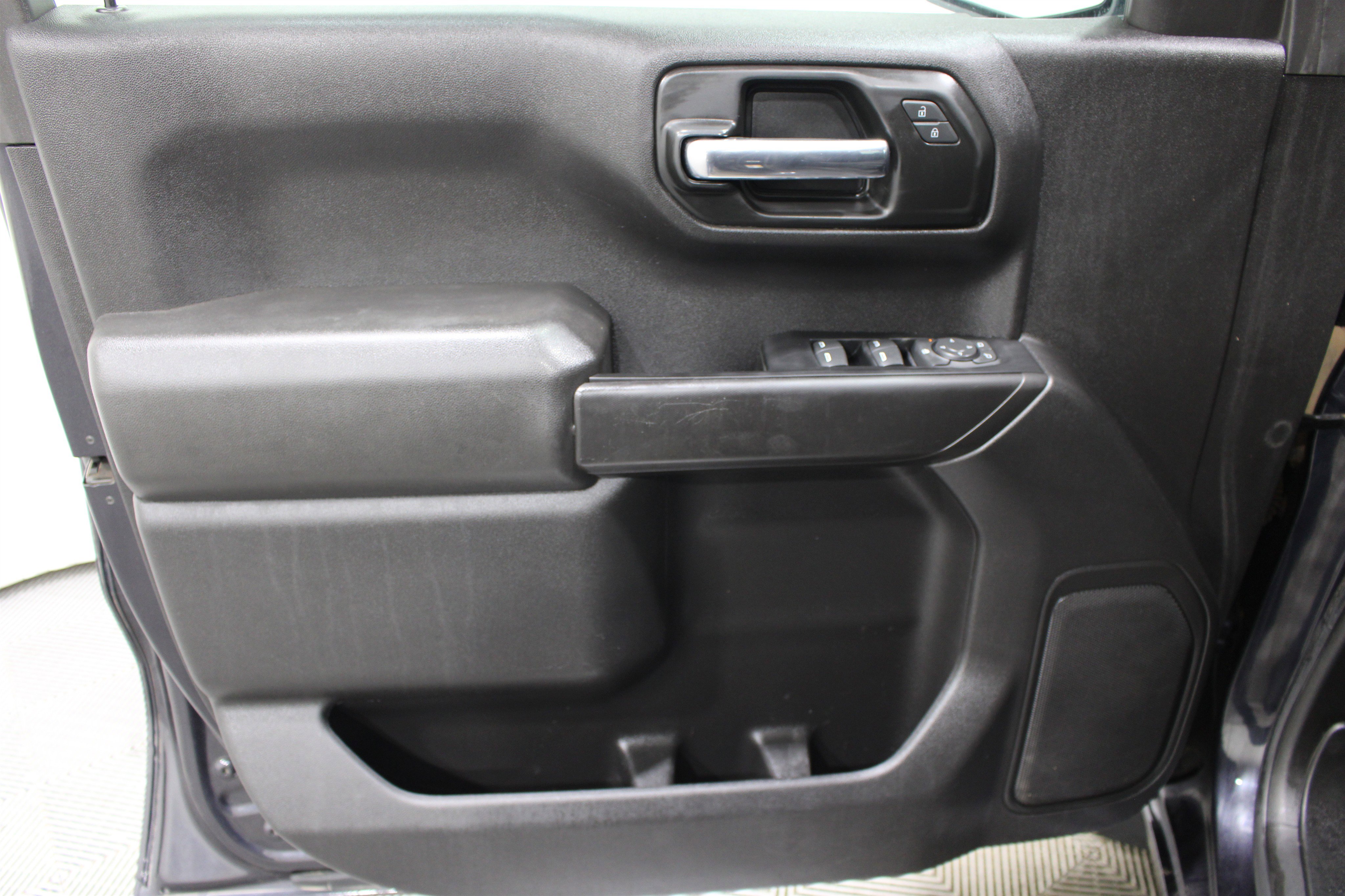 Used 2022 Chevrolet Silverado 1500 Custom w/ LPO, Dark Essentials Package AWD/4WD image 6