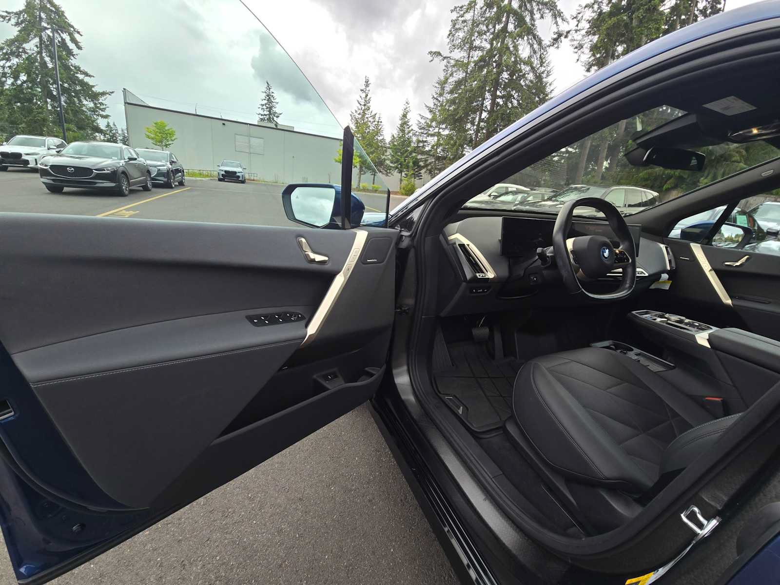 Used 2023 BMW iX xDrive50 w/ Sport Package AWD/4WD image 20