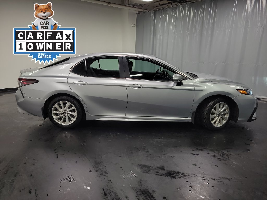 Used 2024 Toyota Camry SE FWD image 9