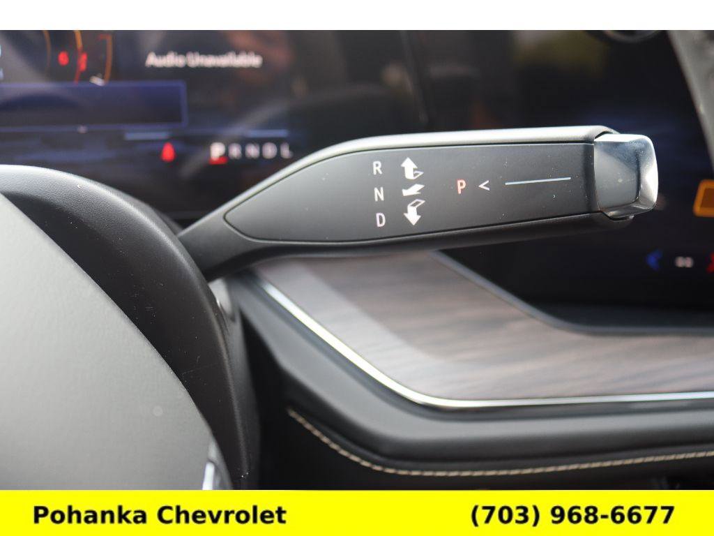 Certified 2025 Chevrolet Suburban Premier image 11