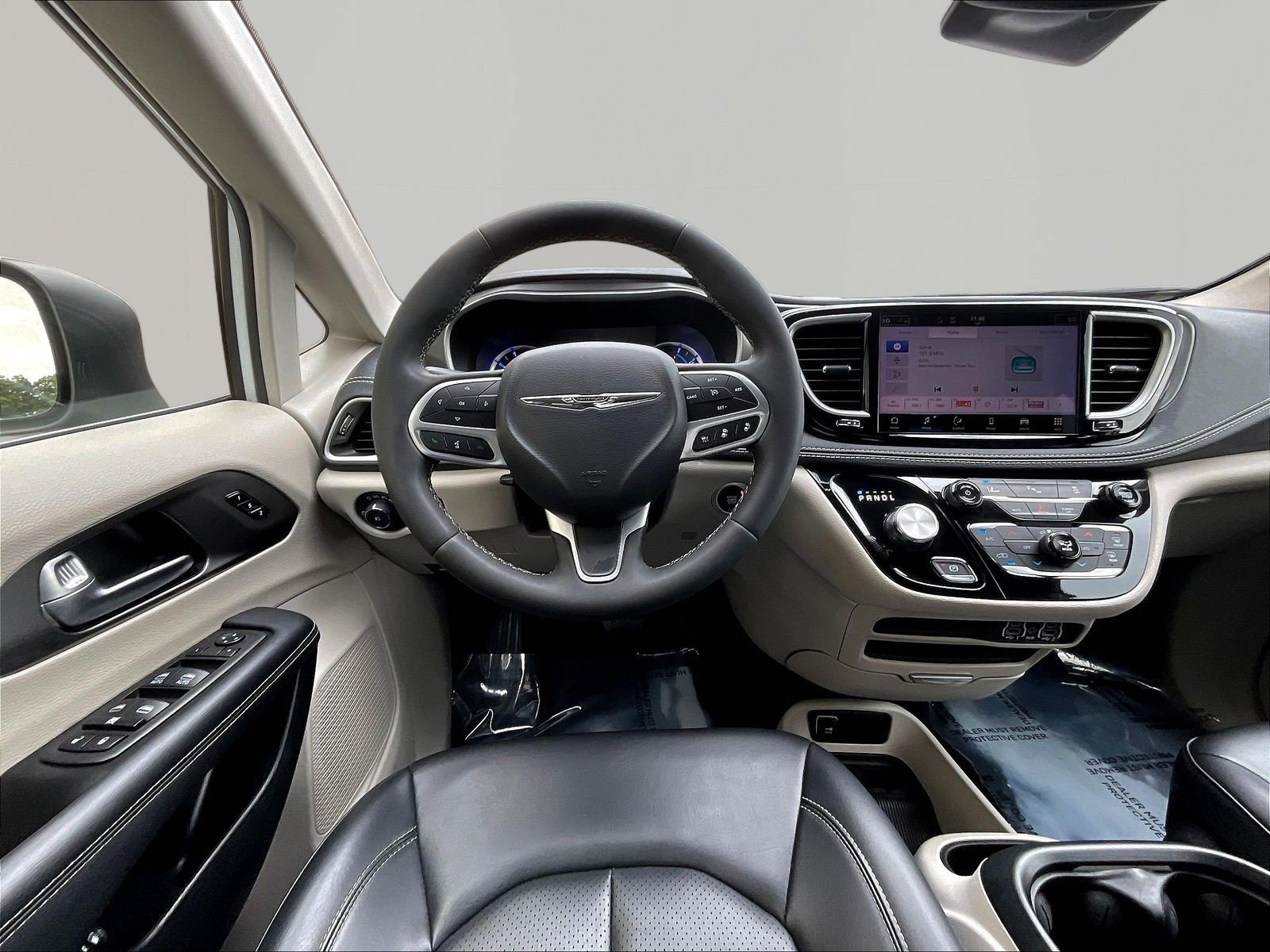 Used 2023 Chrysler Pacifica Touring-L FWD image 8