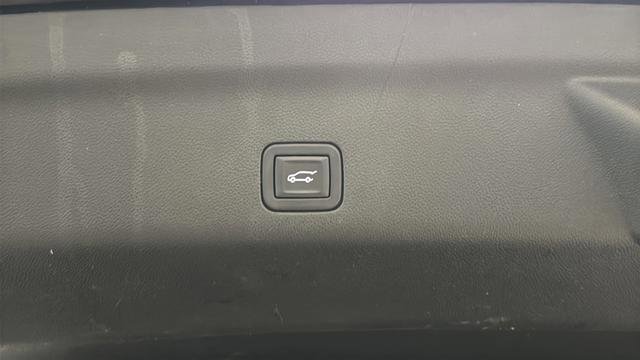 Used 2023 GMC Yukon XL SLT w/ SLT Premium Package AWD/4WD image 29
