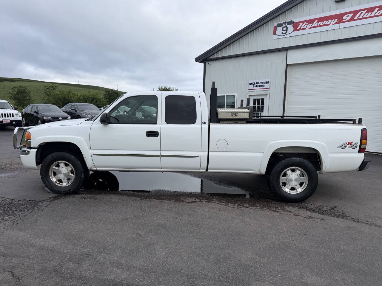 Used 2004 GMC Sierra 1500 SLE w/ Light Duty Power Package AWD/4WD image 2