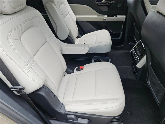 Used 2025 Lincoln Aviator Reserve AWD/4WD image 19