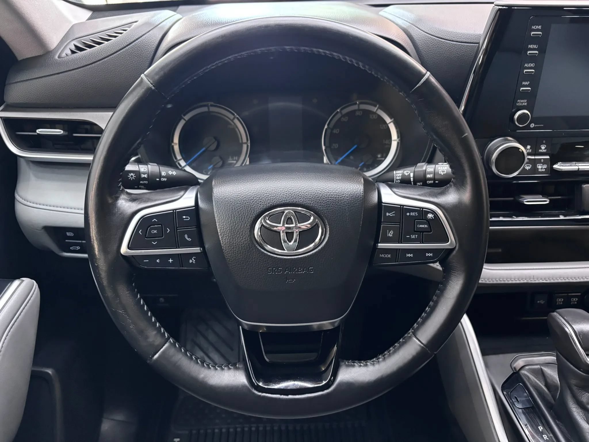 Used 2020 Toyota Highlander LE AWD/4WD image 12