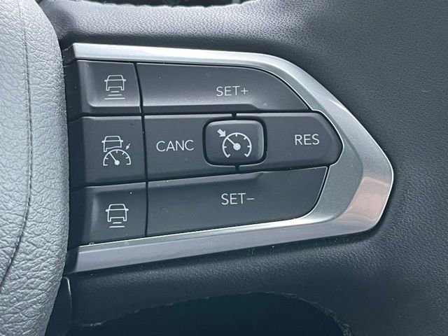 Used 2024 Jeep Compass Limited image 41