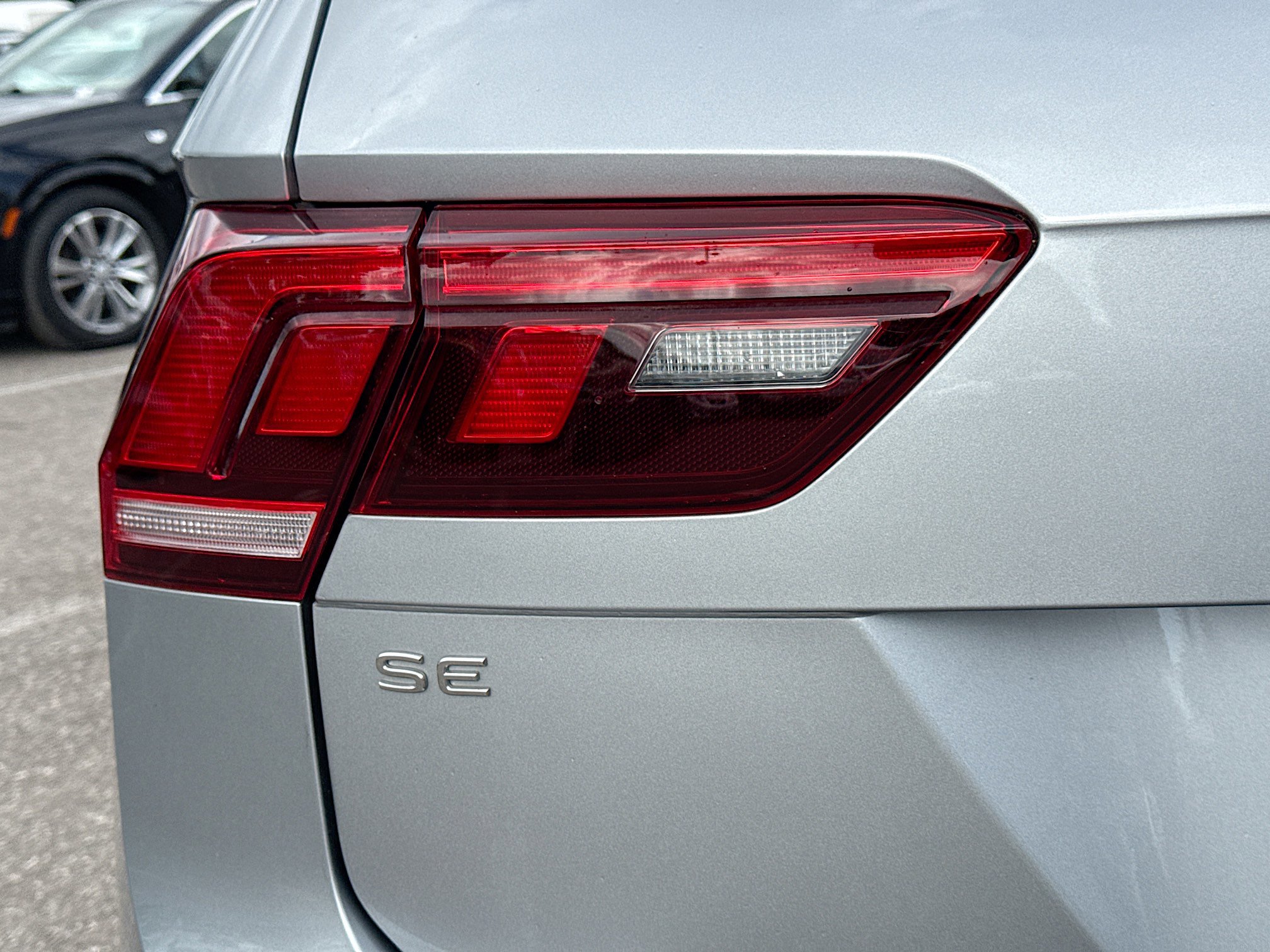 Used 2023 Volkswagen Tiguan SE R-Line image 10