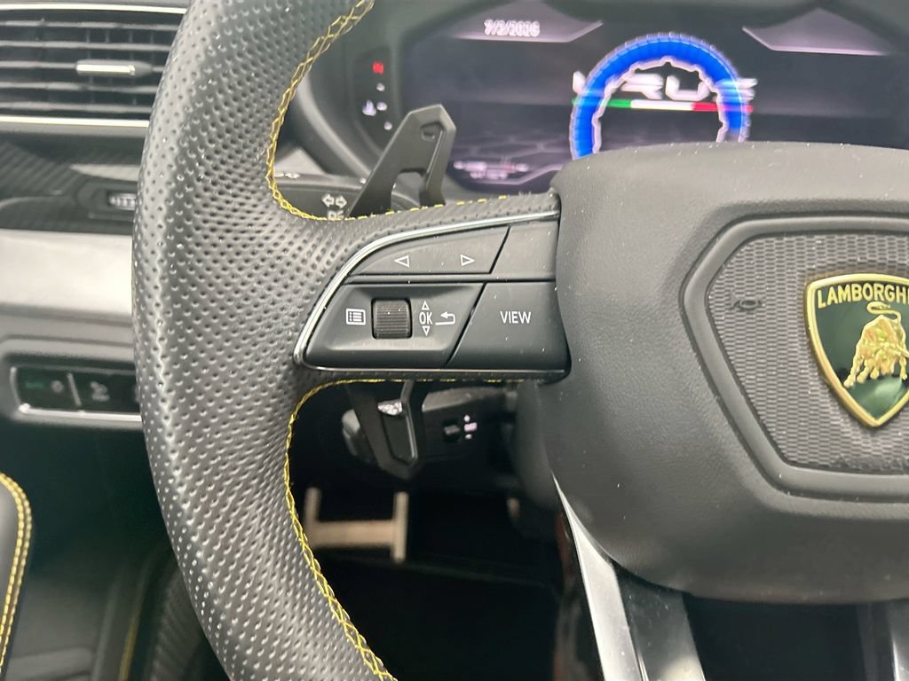 Used 2021 Lamborghini Urus AWD/4WD image 11