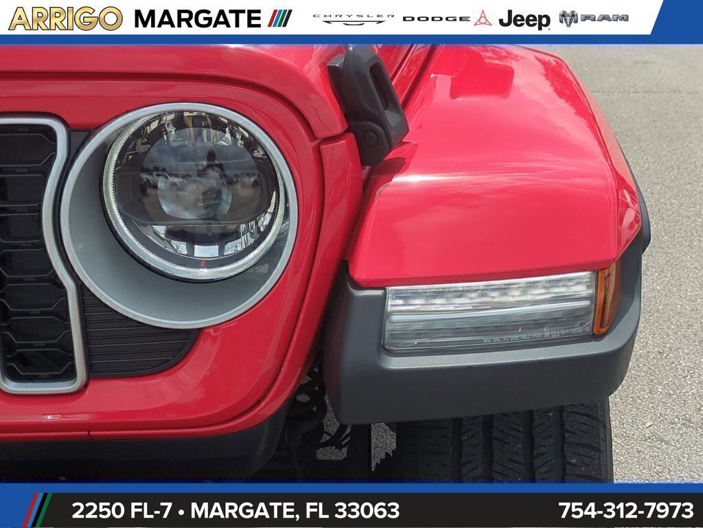 Used 2025 Jeep Wrangler Unlimited Sahara AWD/4WD image 10