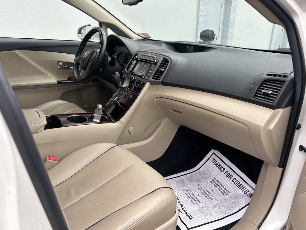 Used 2015 Toyota Venza XLE image 14