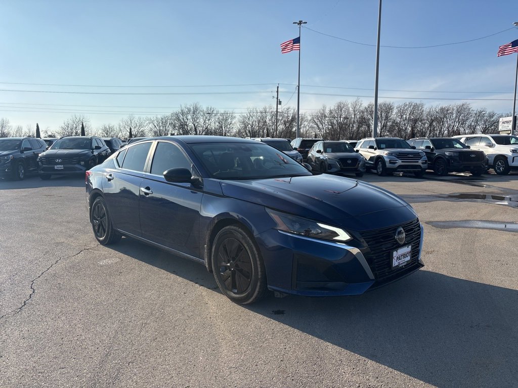 Used 2024 Nissan Altima 2.5 S image 1