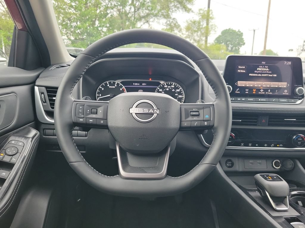 Used 2025 Nissan Rogue SV FWD image 15