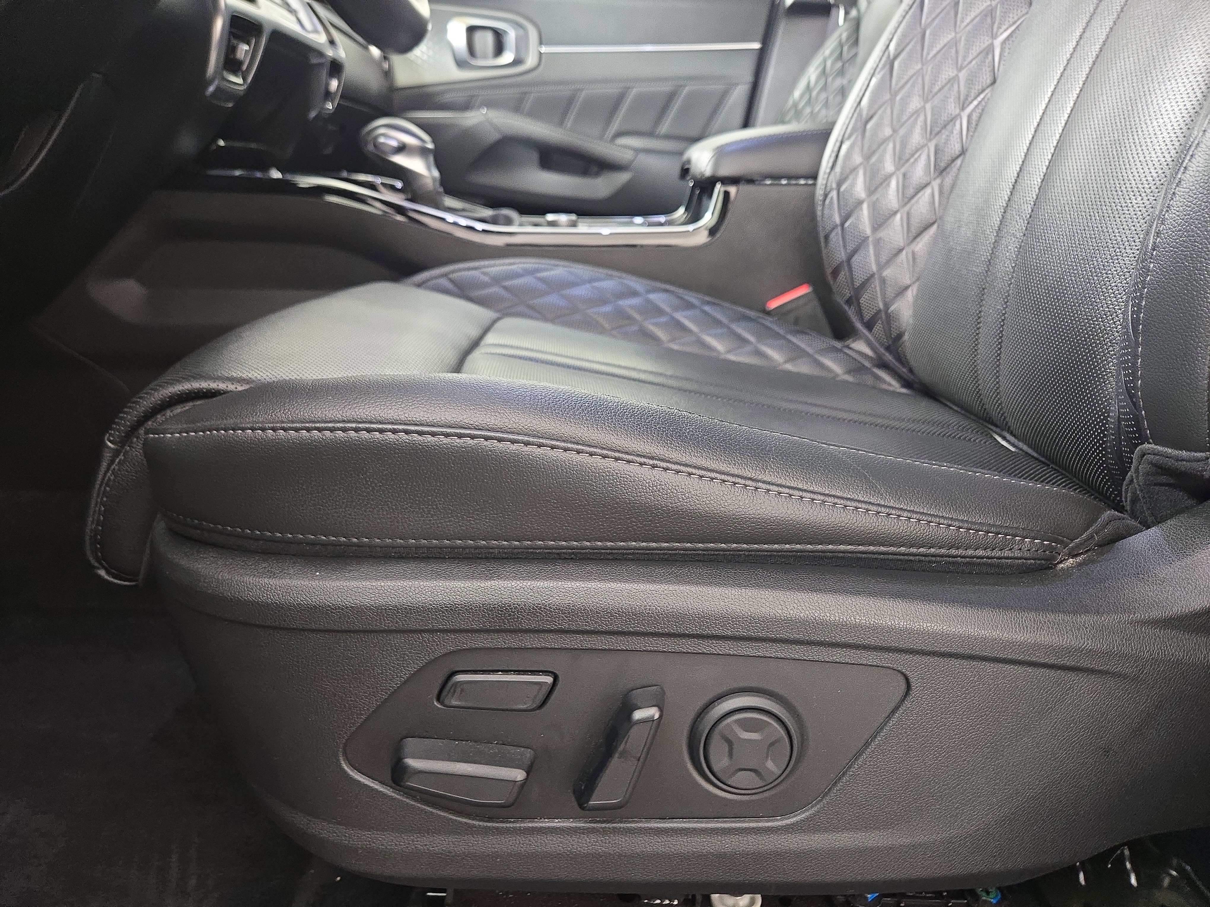 Used 2023 Kia Sorento SX image 33