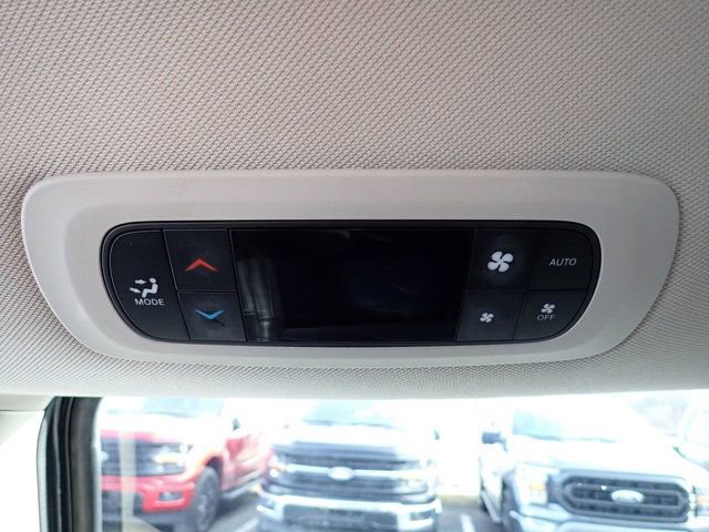 Used 2023 Chrysler Pacifica Touring-L image 19