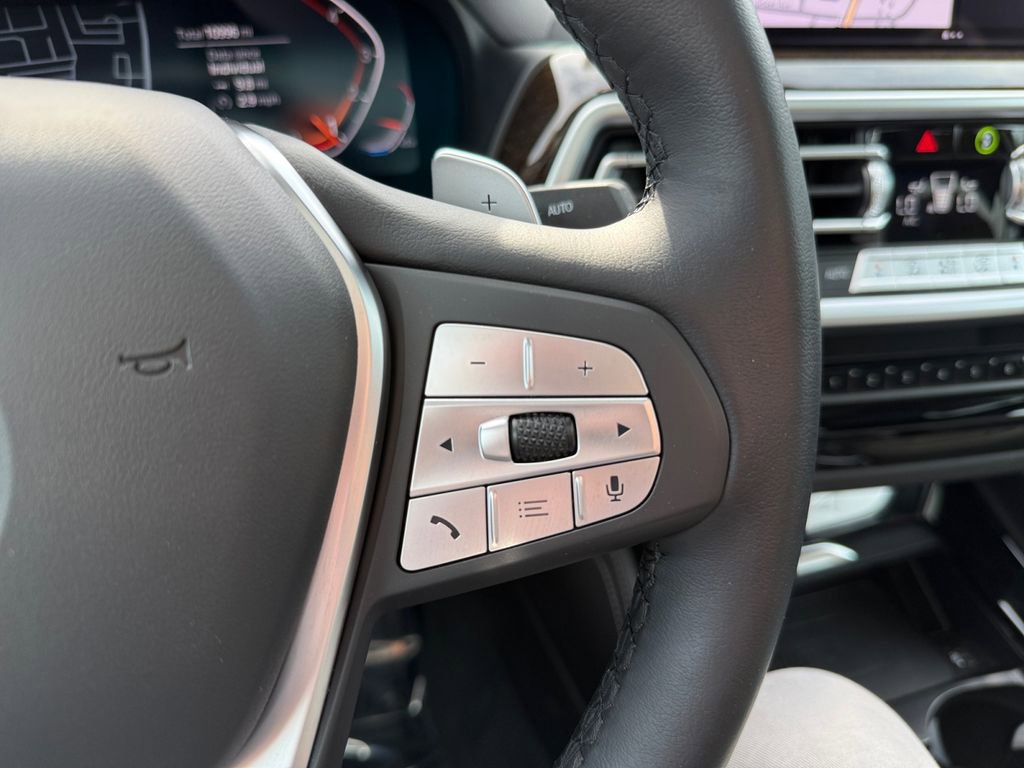 Certified 2025 BMW X4 xDrive30i w/ Premium Package image 31