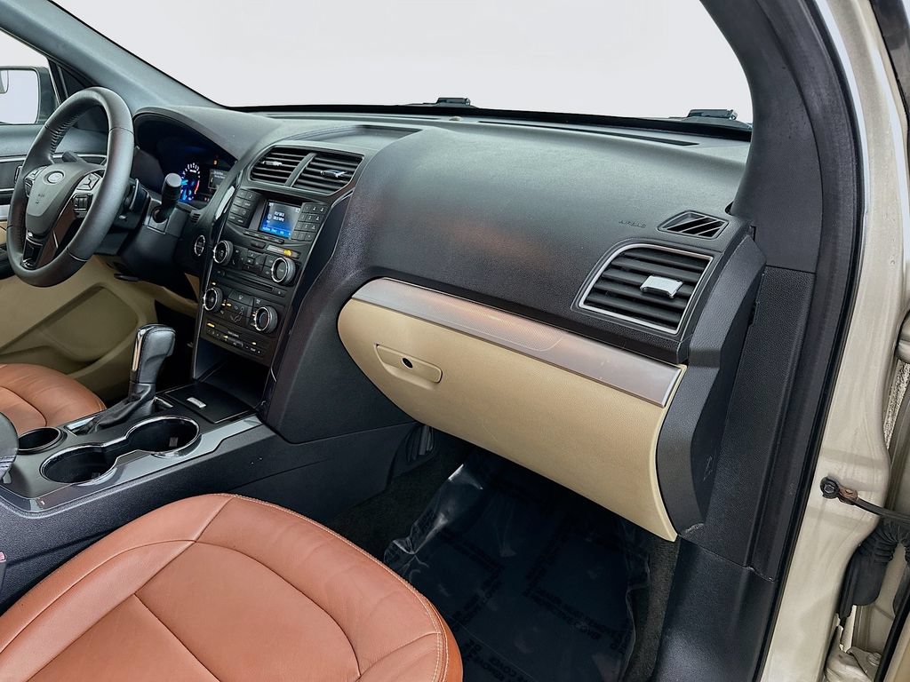 Used 2017 Ford Explorer XLT FWD image 32