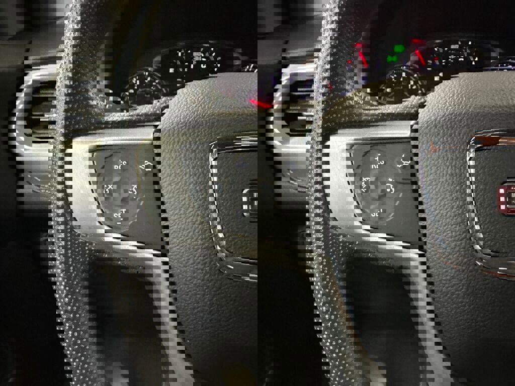 Certified 2022 GMC Acadia SLE w/ Driver Convenience Package image 8