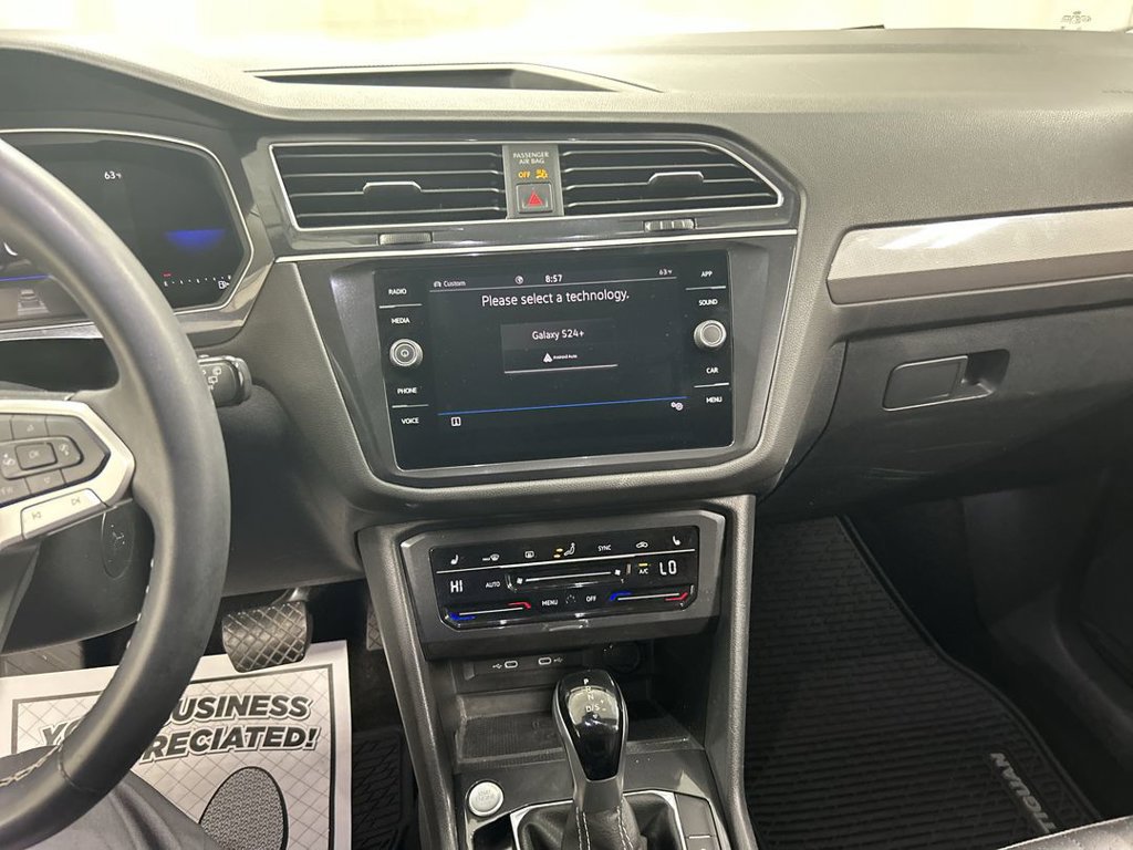 Certified 2024 Volkswagen Tiguan SE w/ Panoramic Sunroof Package AWD/4WD image 18