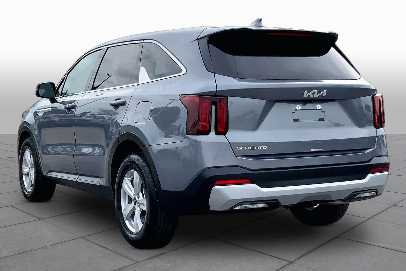 Used 2025 Kia Sorento LX FWD image 12