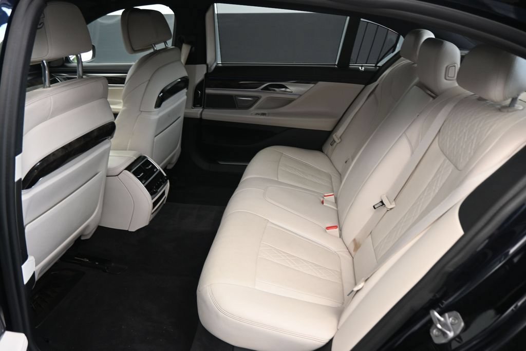 Used 2018 BMW 750i xDrive AWD/4WD image 16