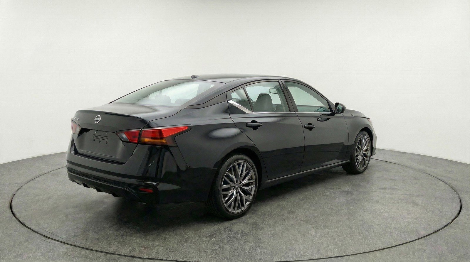 Used 2025 Nissan Altima 2.5 SV image 9