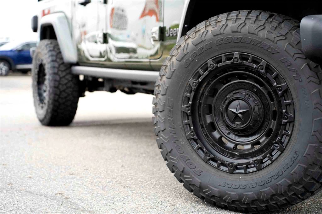 New 2024 Jeep Gladiator Sport image 2