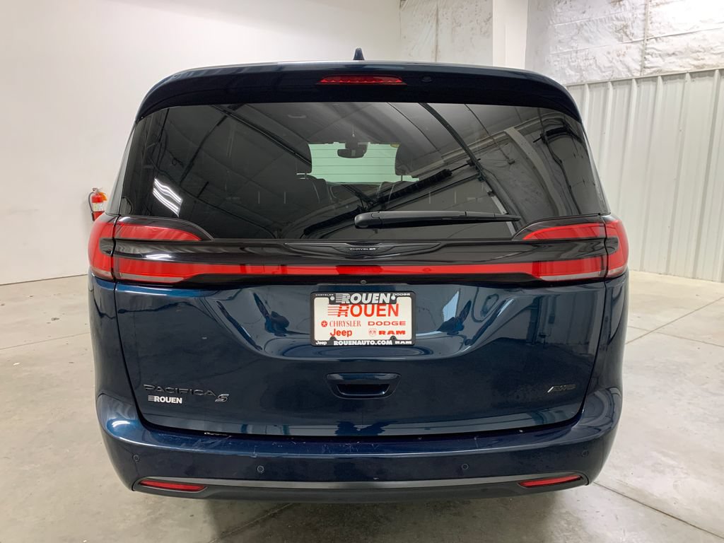 Used 2021 Chrysler Pacifica Touring-L w/ S Appearance Package AWD/4WD image 7