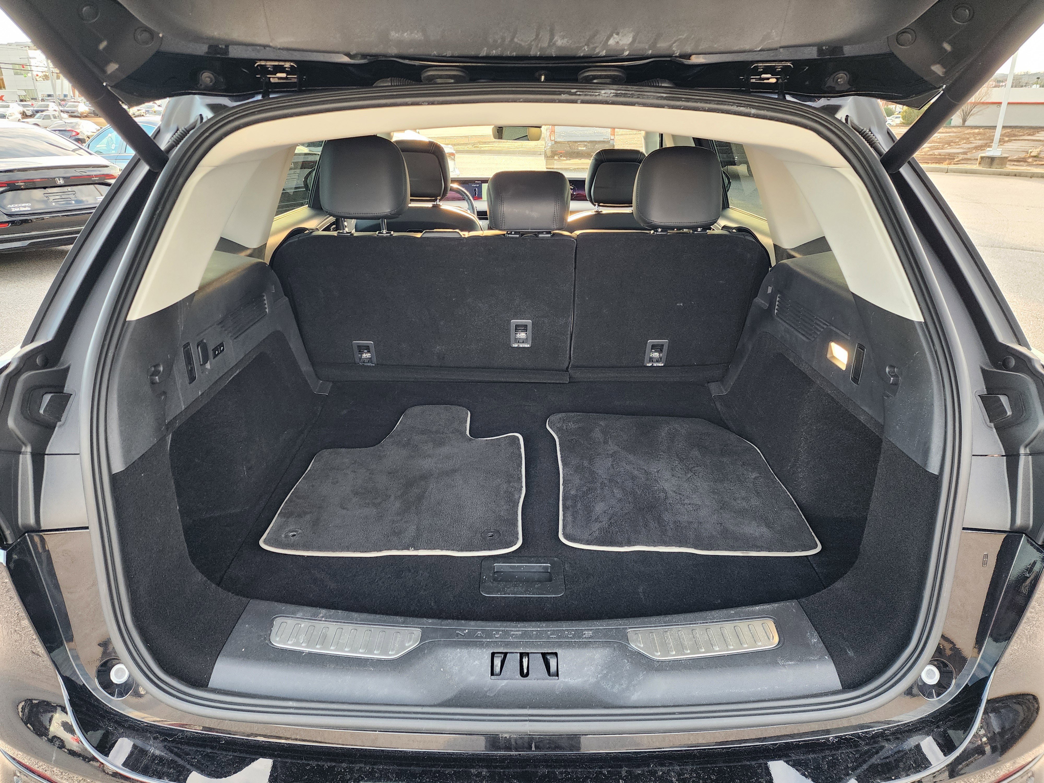 Used 2024 Lincoln Nautilus Reserve image 6