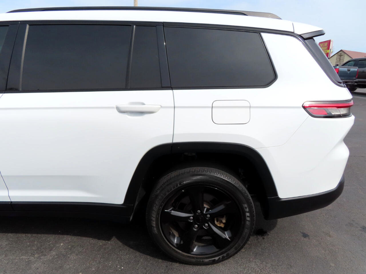 Used 2021 Jeep Grand Cherokee L Laredo image 14
