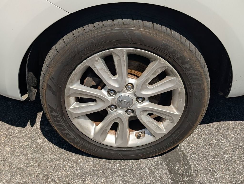 Used 2012 Kia Soul + FWD image 11
