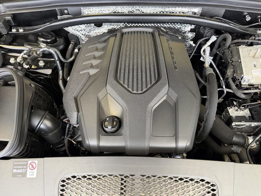Used 2026 Porsche Macan AWD/4WD image 27