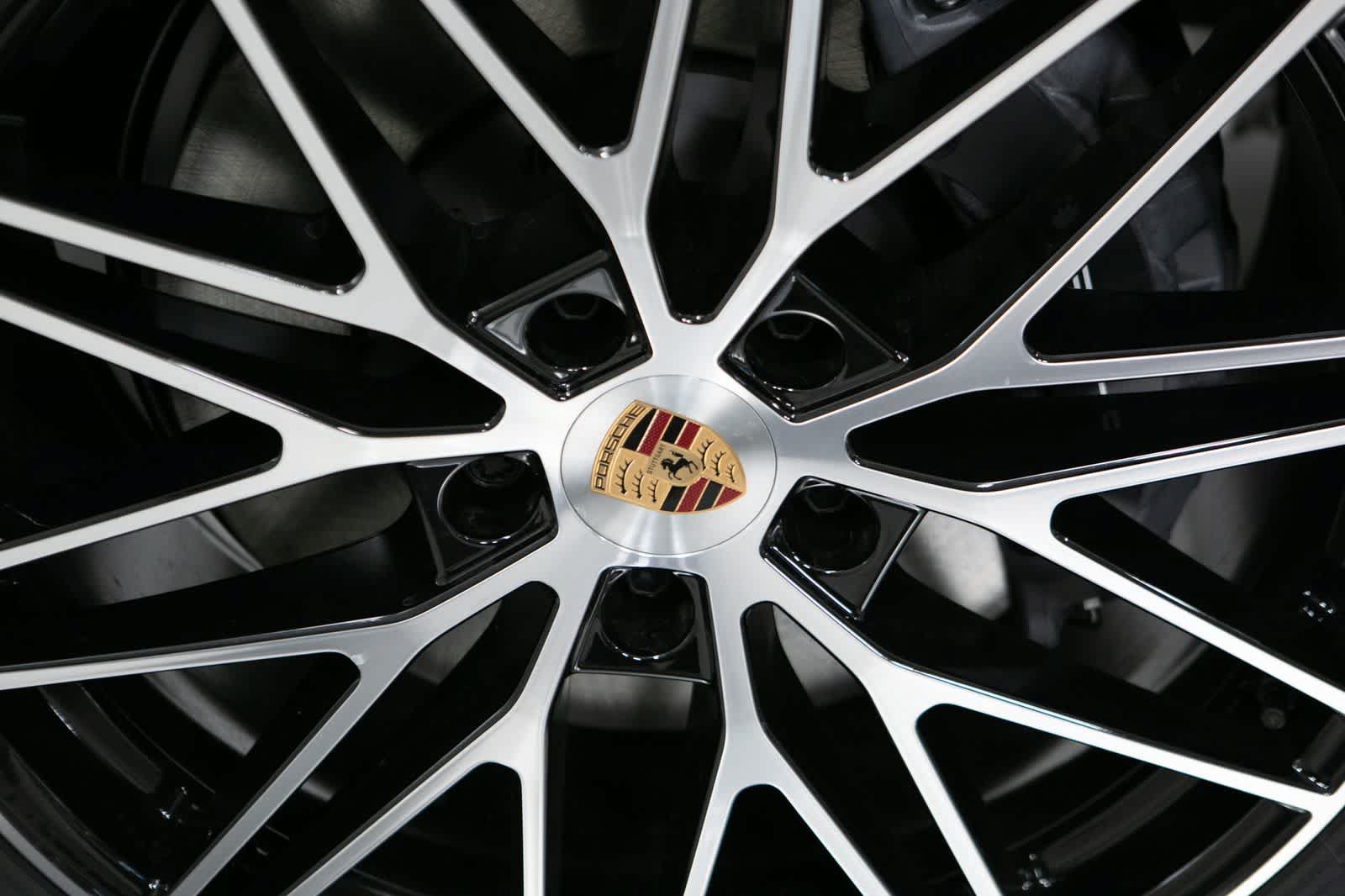 New 2026 Porsche Cayenne Coupe AWD/4WD image 11