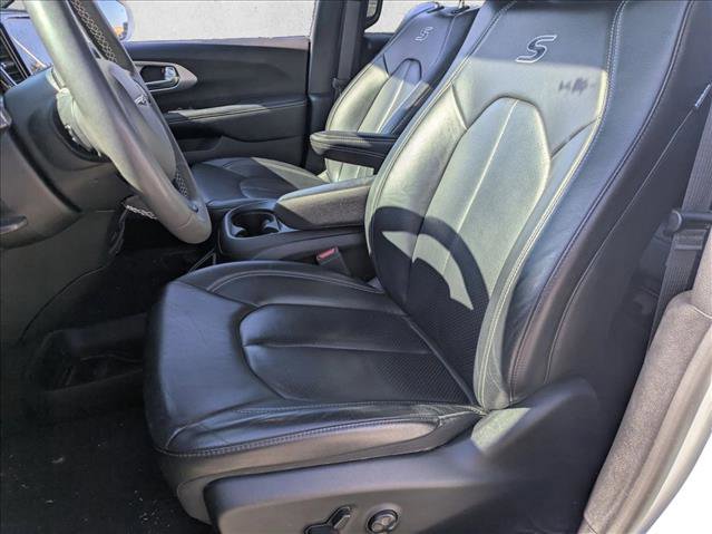 Used 2022 Chrysler Pacifica Touring-L w/ S Appearance Package image 13