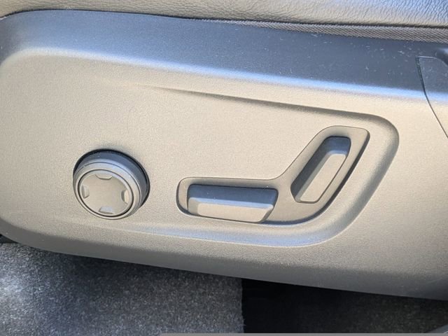 Certified 2024 Volvo XC40 B5 Core image 25