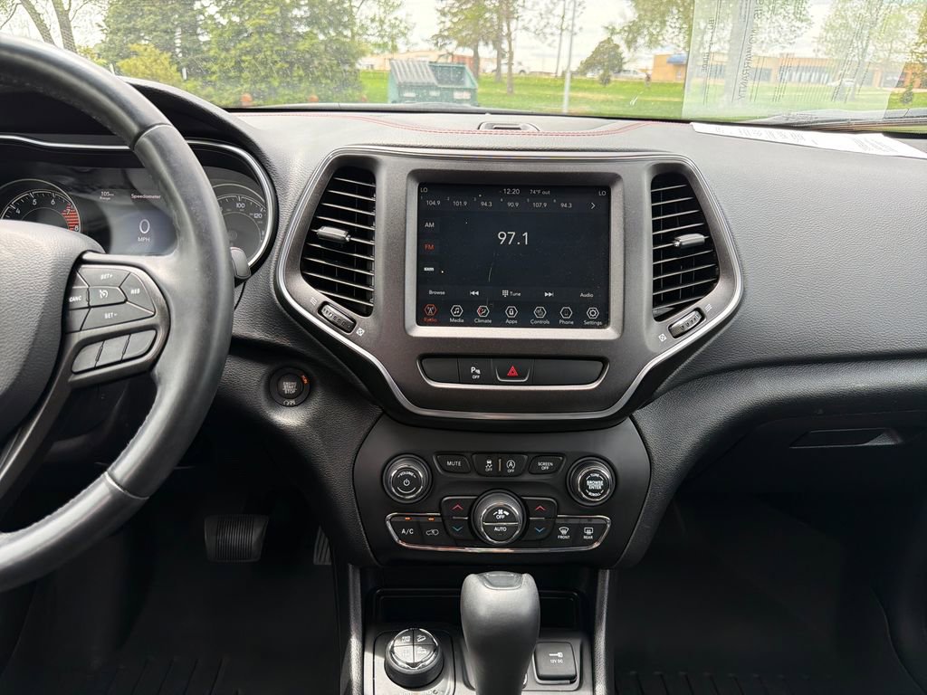 Used 2019 Jeep Cherokee Trailhawk w/ Cold Weather Group AWD/4WD image 25