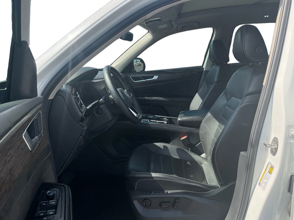 Used 2024 Volkswagen Atlas SEL AWD/4WD image 14