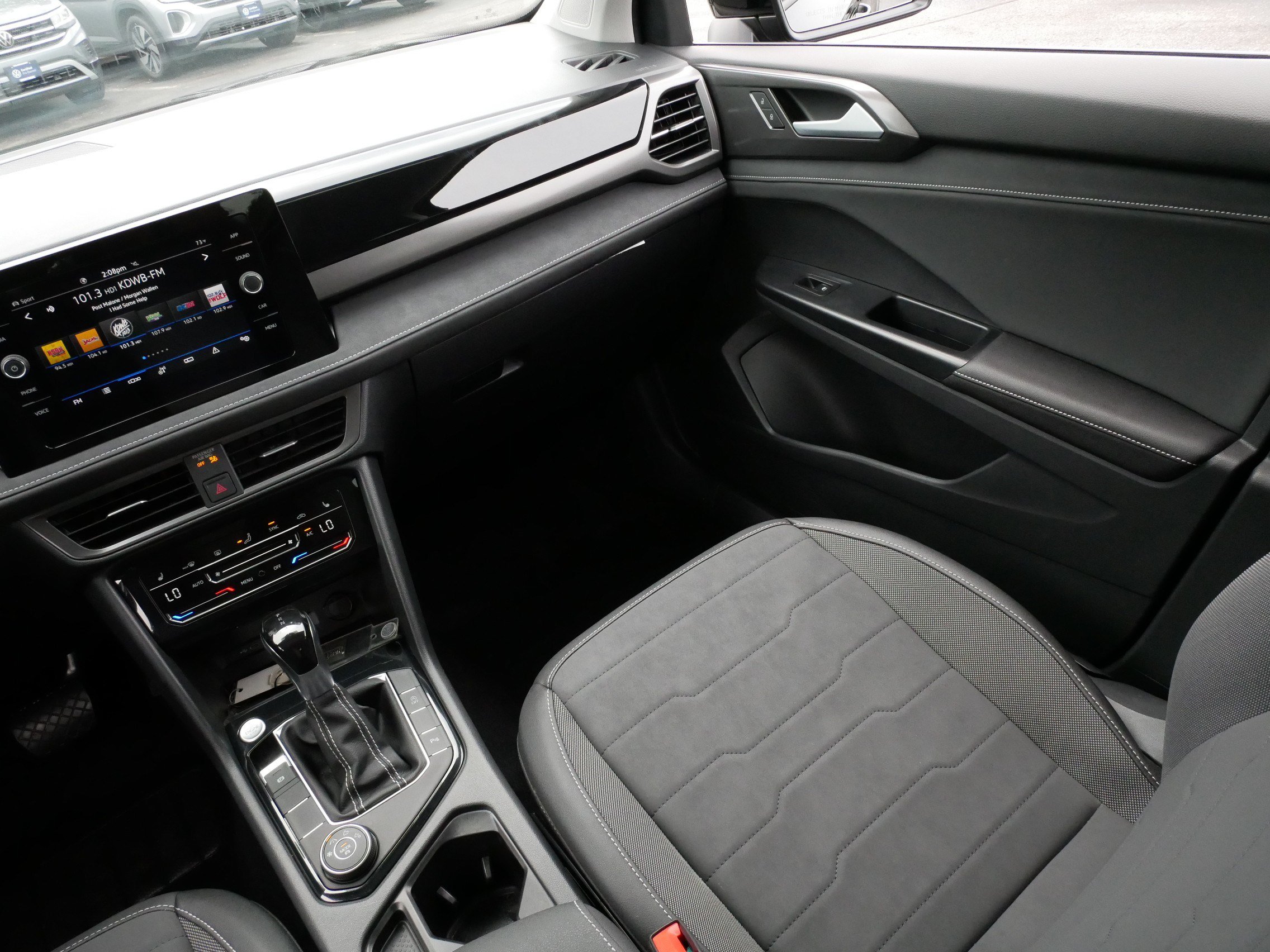 Certified 2025 Volkswagen Taos SE AWD/4WD image 11